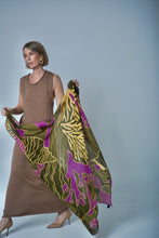 Load image into Gallery viewer, "CORALS" scarf, 120x120 cm, 80% modal x 20% silk
