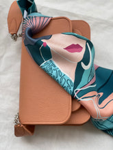 Load image into Gallery viewer, &quot;BARBARA&quot; scarf in silk
