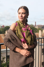 Load image into Gallery viewer, &quot;CORALS&quot; scarf in modal/silk + 1 color
